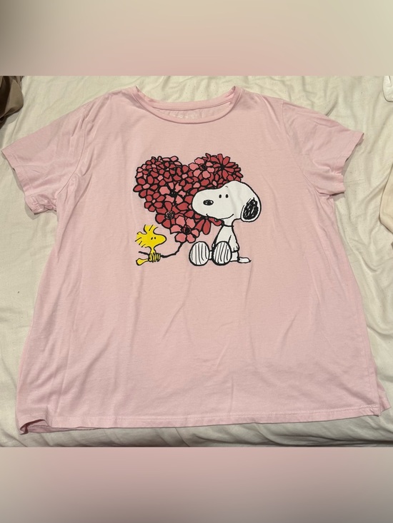 Peanuts Tops - Pink Snoopy & Woodstock Heart Graphic Tee